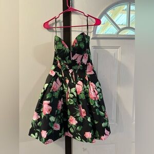 Beautiful Sherri Hill size 6